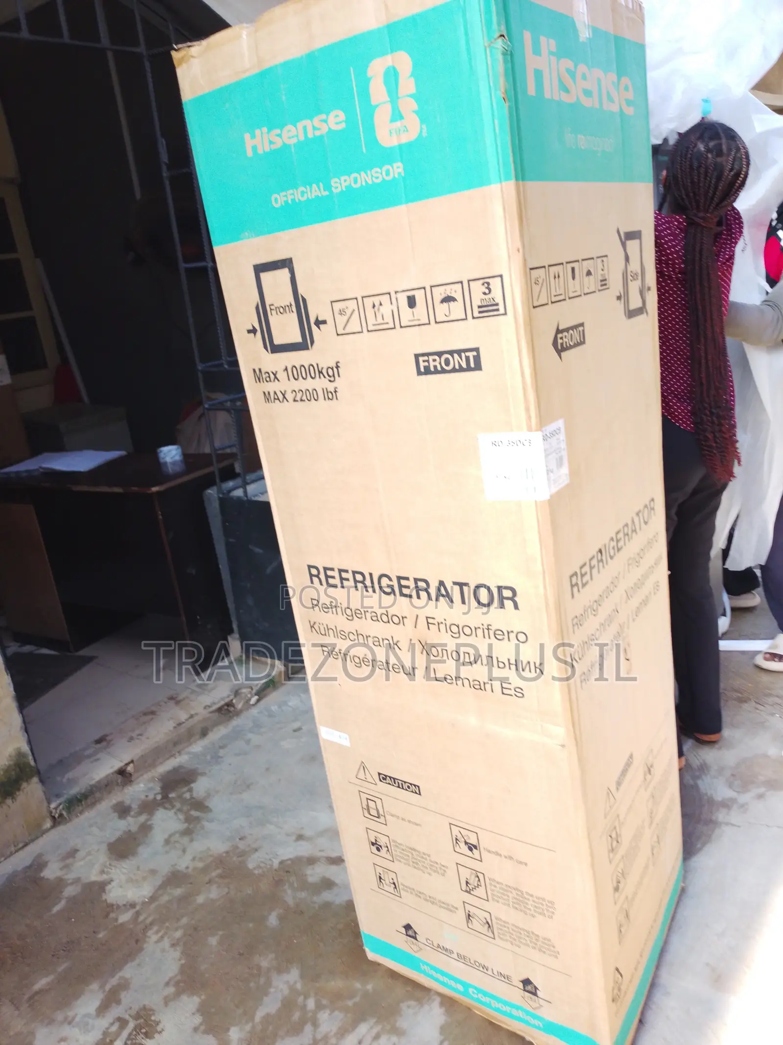 Hisense 264-Litre Fridge With a Space-Saving Water Dispenser Design