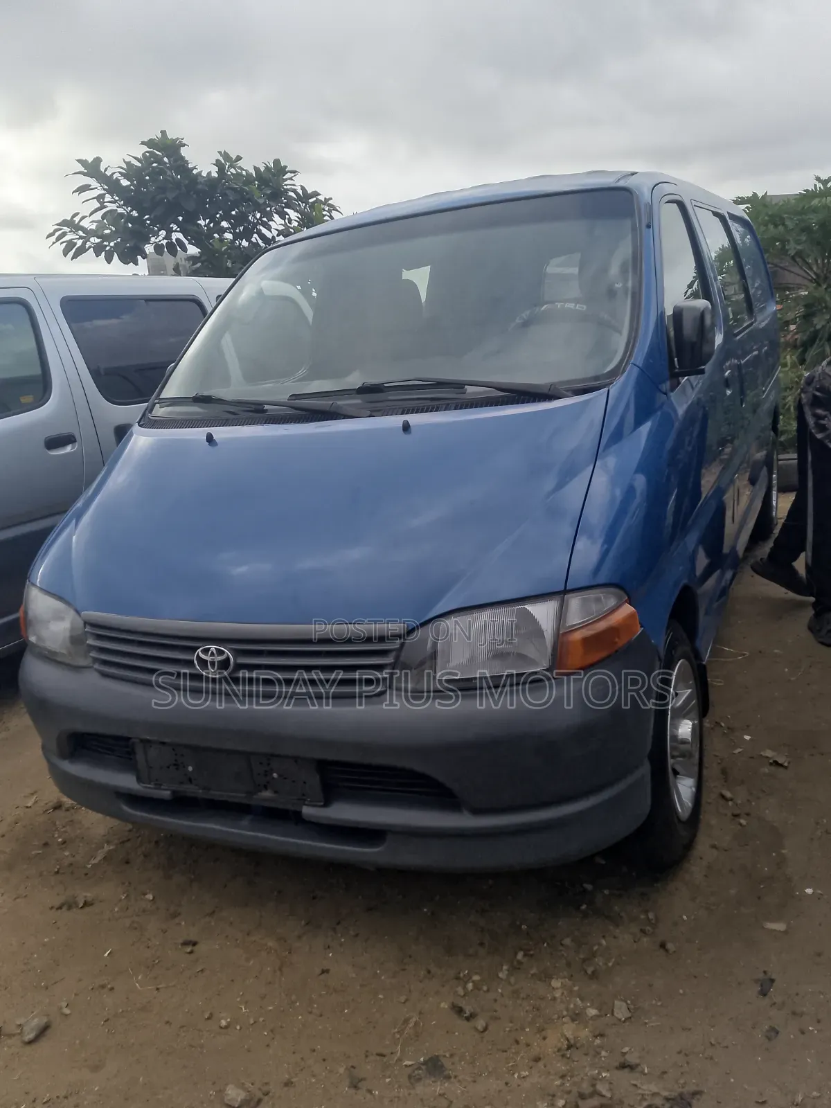 Toyota HiAce 2004 Blue