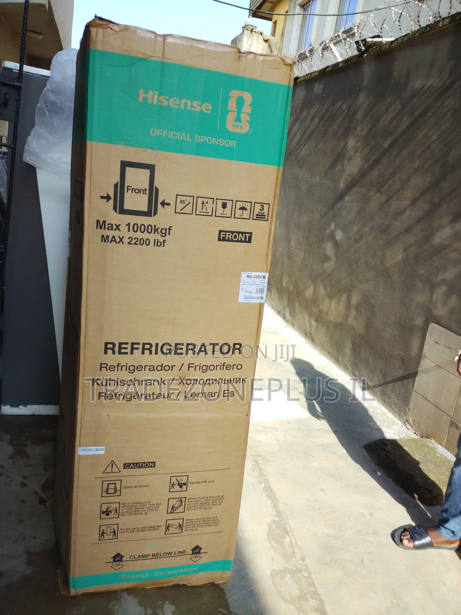 Hisense 264-Litre Fridge Freezer for Family Kitchen Use