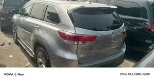 Toyota Highlander XLE 4dr SUV (3.5L 6cyl 6A) 2015 Silver