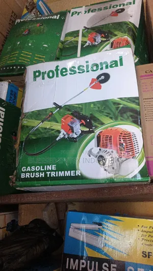 Professional 4 Stroke Weeding Machine