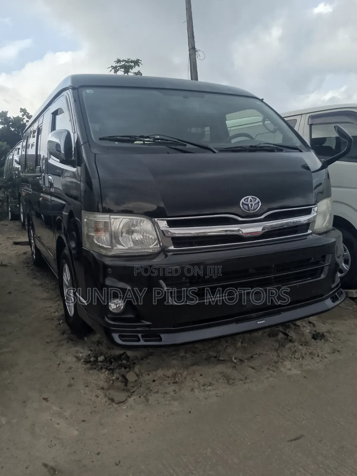 Toyota HiAce 2014 Black