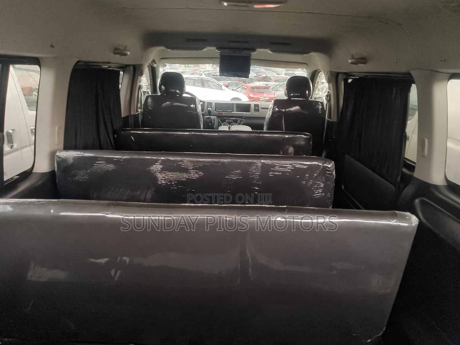 Toyota HiAce 2014 Black
