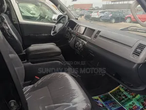 Toyota HiAce 2014 Black