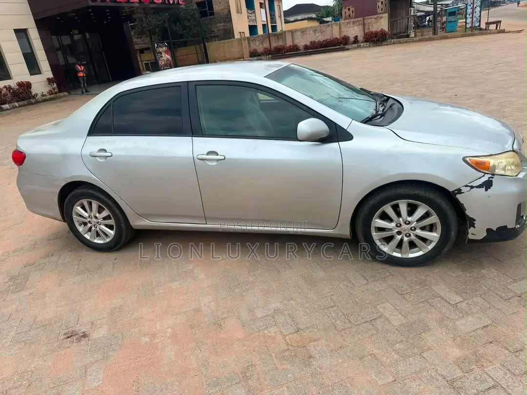 Toyota Corolla 2010 Silver