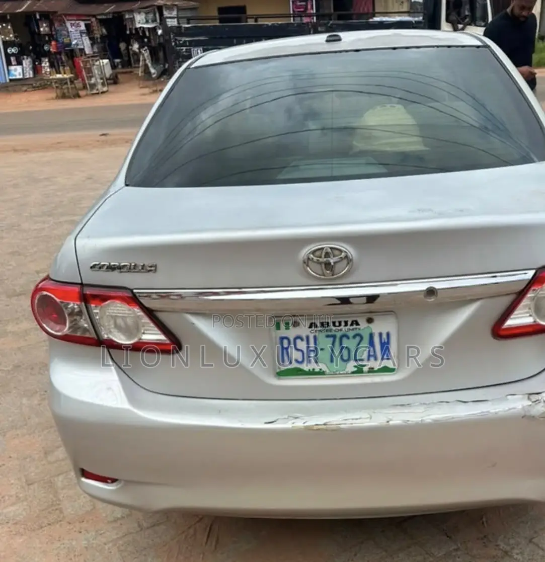 Toyota Corolla 2010 Silver