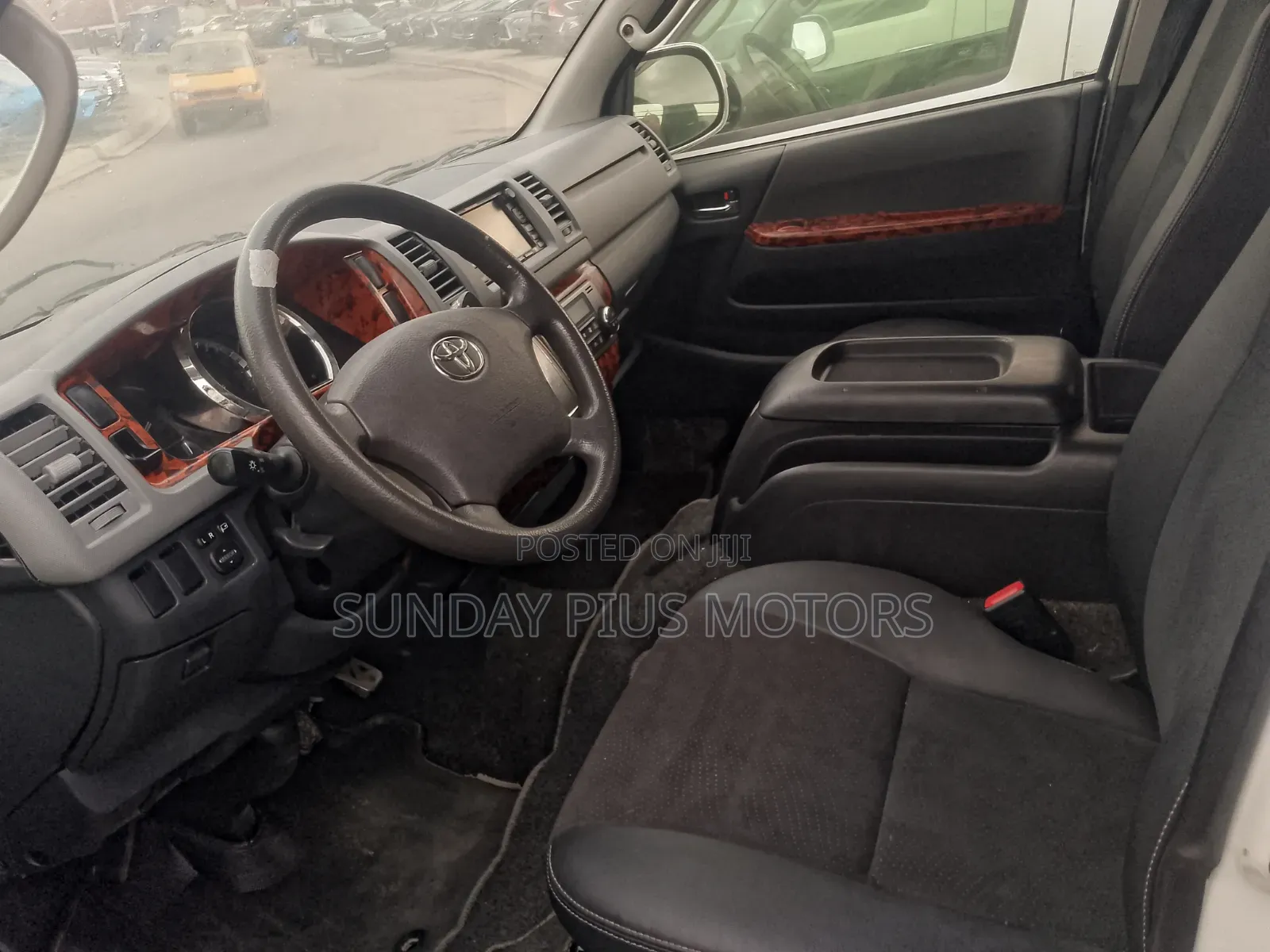 Toyota HiAce 2012 White