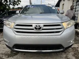 Toyota Highlander Limited 3.5L 2WD 2013 Silver