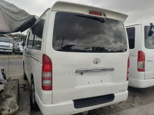 Toyota HiAce 2012 White