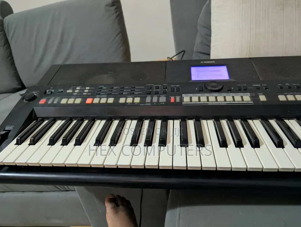 Yamaha PSR S650 Keyboard.