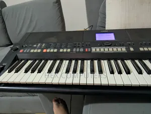 Yamaha PSR S650 Keyboard.