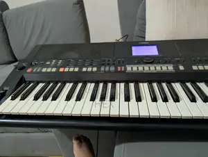 Yamaha PSR S650 Keyboard.