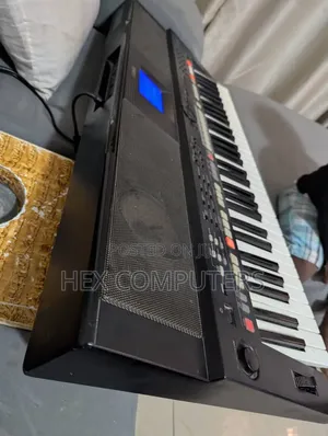 Yamaha PSR S650 Keyboard.