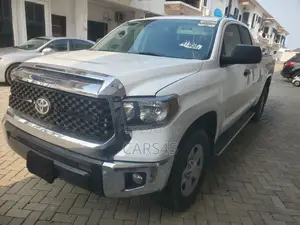 Toyota Tundra SR5 5.7L V8 w/FFV 4x4 CrewMax 5.6 ft. box 145.7 in. WB