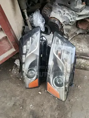 Set of Head Light for Volkswagen Audi Q5 2012