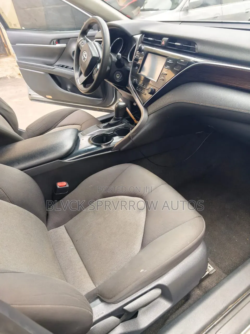 Toyota Camry 2018 Silver
