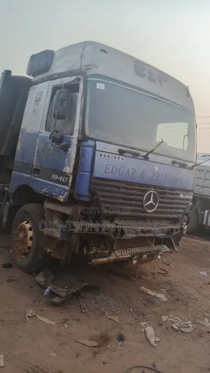 Mercedes Benz Actros, 6 Tire Trailer Head With the Tipping Bucket.