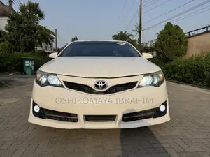 Toyota Camry SE 4dr Sedan (2.5L 4cyl 6A) 2014 White