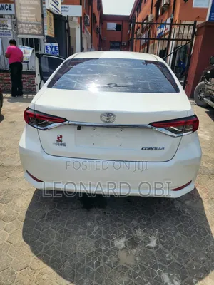 Toyota Corolla LE 2021 White