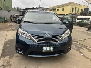 Toyota Sienna 2011 Blue