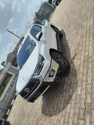 Toyota Hilux 2025 White