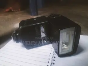 D90 Nikon Camera With External Flash