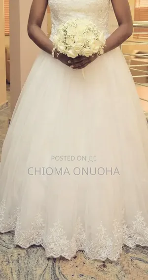 Classic Off-the-Shoulder Ball Gown Wedding Dress (UK 8-10)