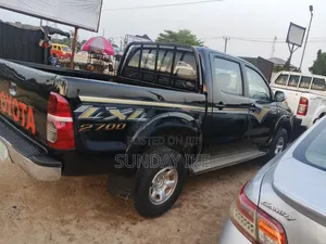 Toyota Hilux 2011 Black