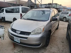 Toyota Sienna 2004 Silver