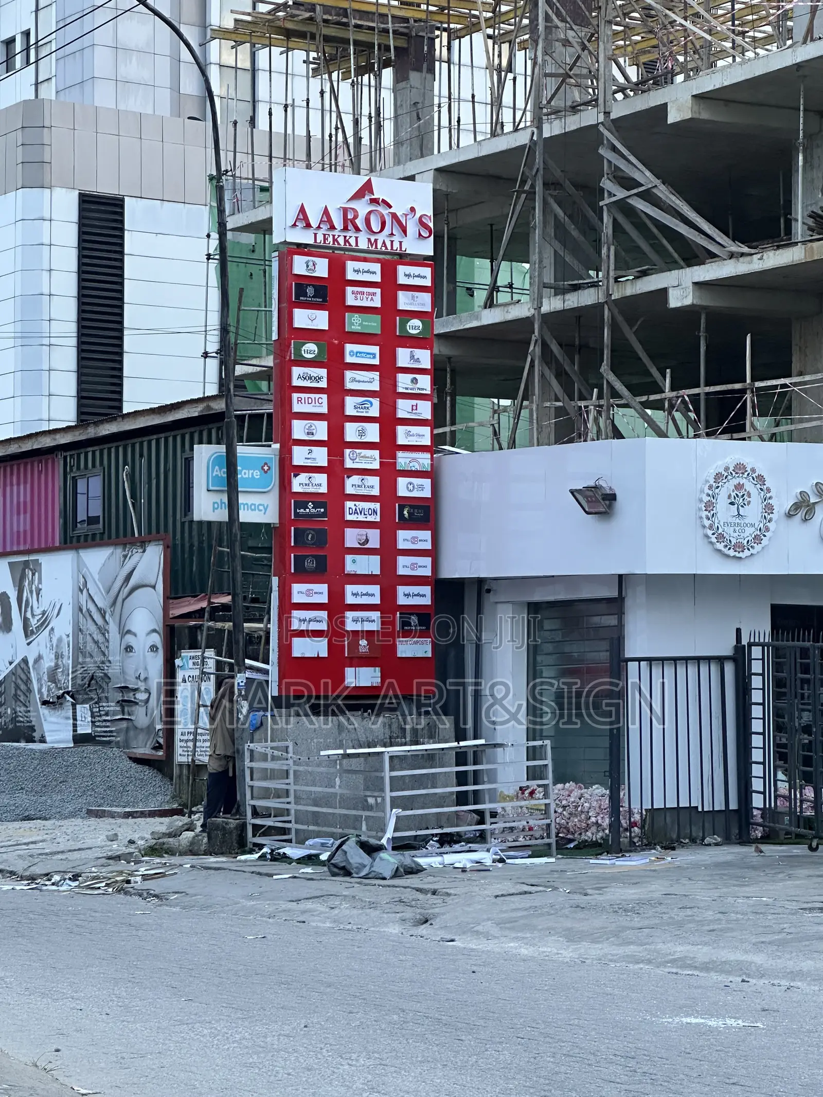 Outdoor Sigange Pylon
