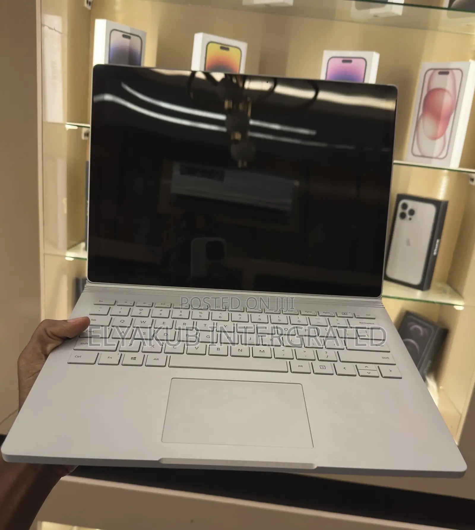 New Laptop Microsoft Surface 8GB Intel Core i7 SSD 256GB