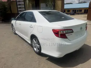 Toyota Camry SE 4dr Sedan (2.5L 4cyl 6A) 2013 White
