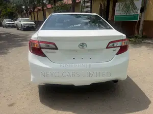 Toyota Camry SE 4dr Sedan (2.5L 4cyl 6A) 2013 White