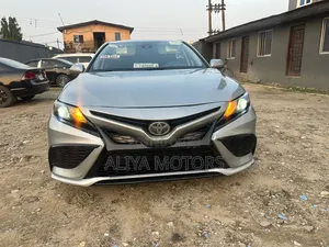 Toyota Camry SE 2022 Silver