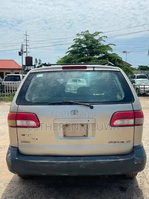 Toyota Sienna 2003 Gold
