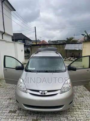 Toyota Sienna LE 4WD 2007 Gold