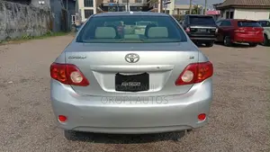 Toyota Corolla 2010 Silver