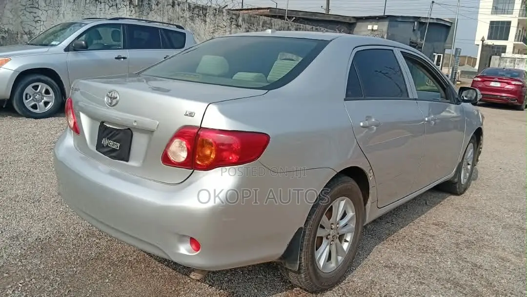 Toyota Corolla 2010 Silver