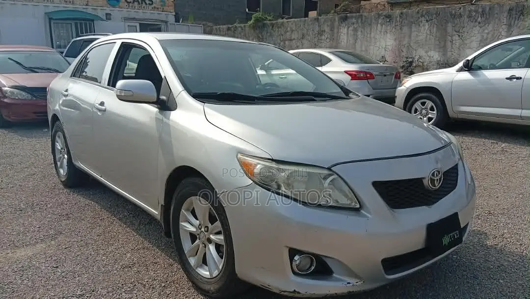 Toyota Corolla 2010 Silver