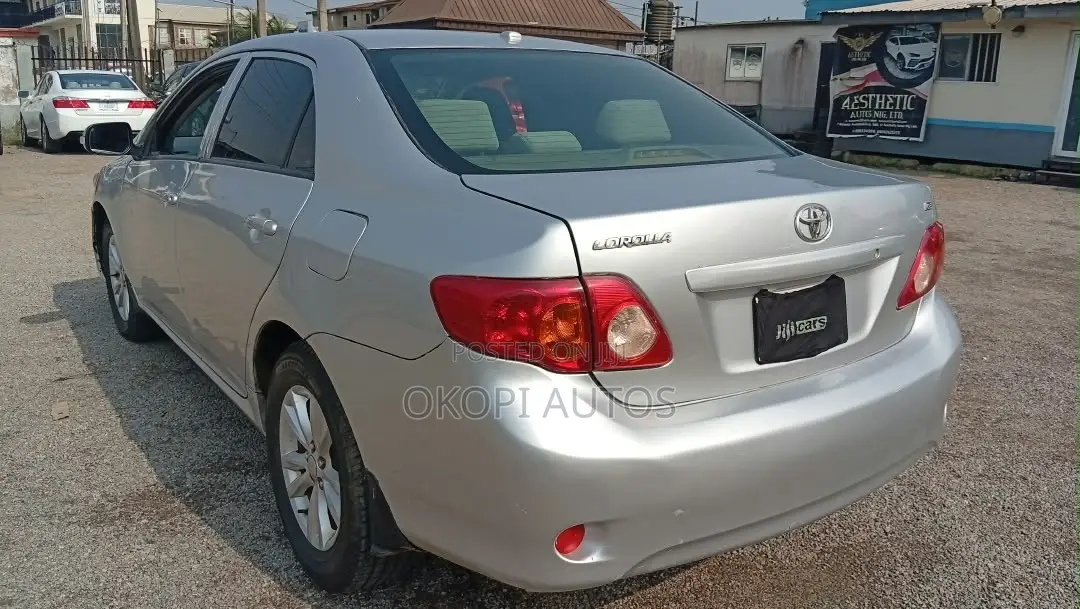 Toyota Corolla 2010 Silver