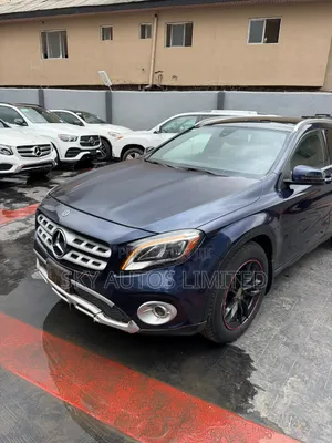 Mercedes-Benz GLA 250 2018 Blue