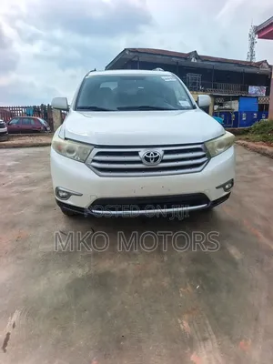 Toyota Highlander SE 2011 White