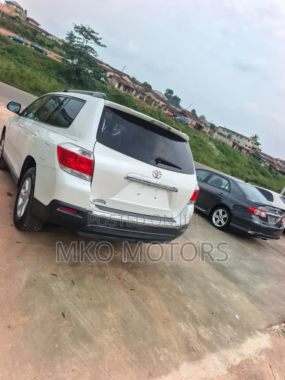 Toyota Highlander SE 2011 White