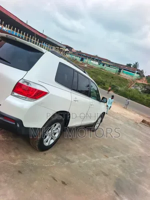 Toyota Highlander SE 2011 White
