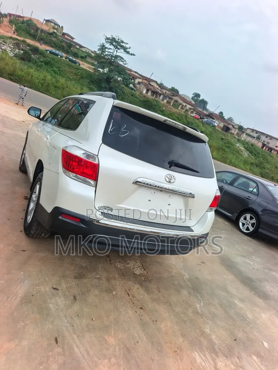 Toyota Highlander SE 2011 White