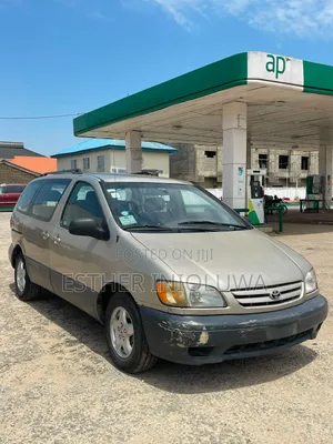 Toyota Sienna 2003 Gold