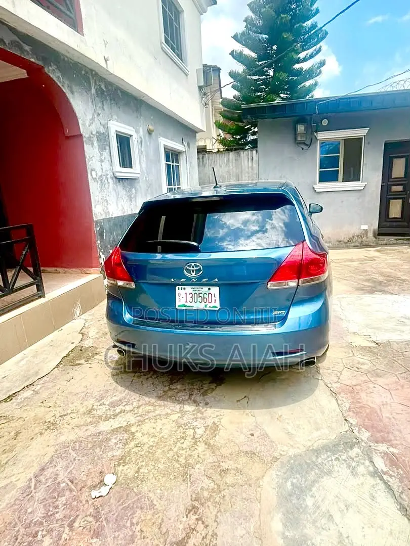 Toyota Venza AWD 2011 Blue