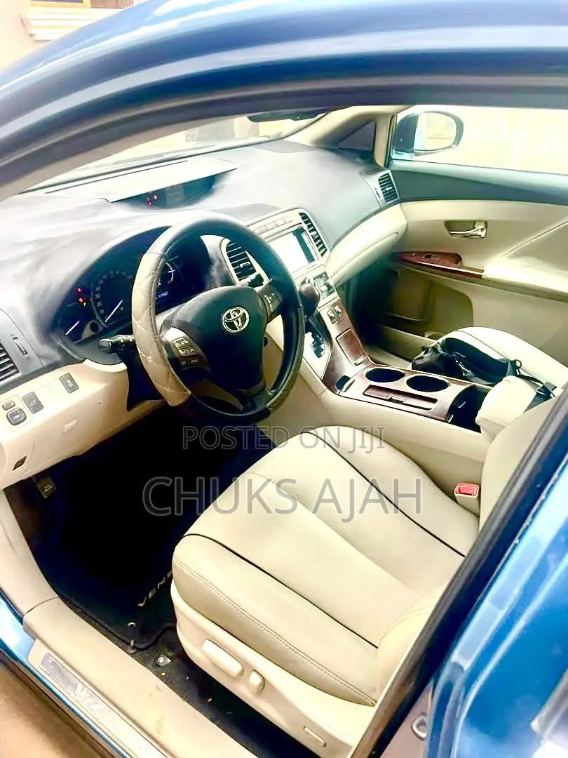 Toyota Venza AWD 2011 Blue