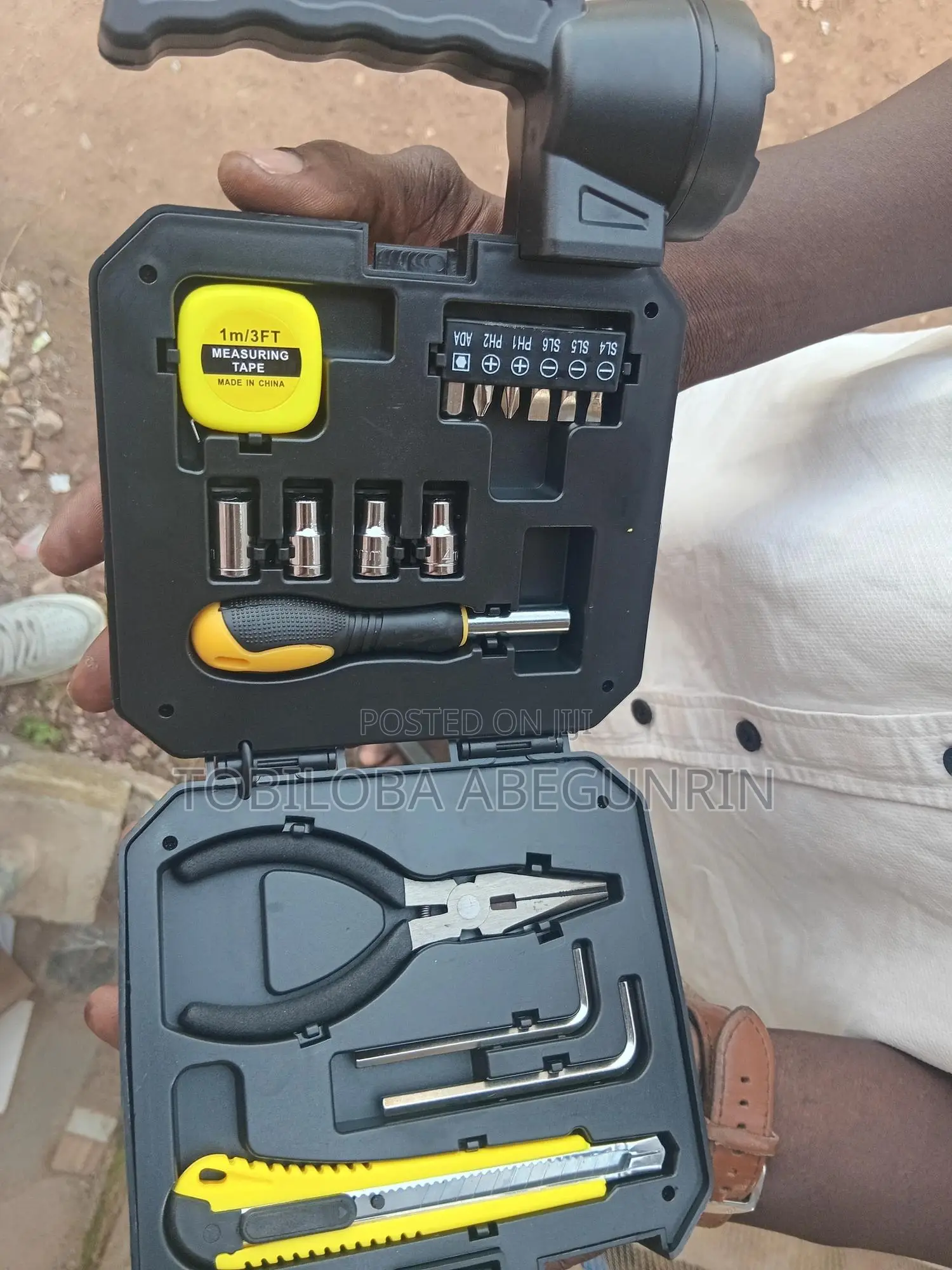 Hot Deal! 4-in-1 Solar Emergency Lamp + Complete Toolbox