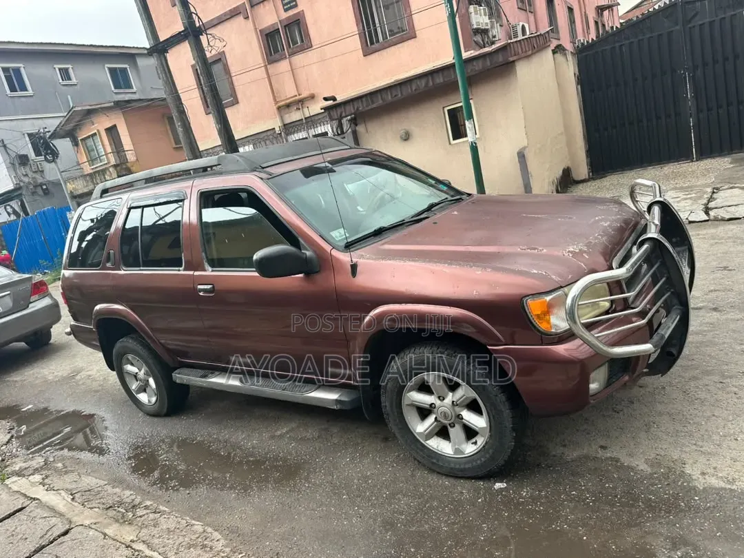 Nissan Pathfinder Automatic 2001 Red
